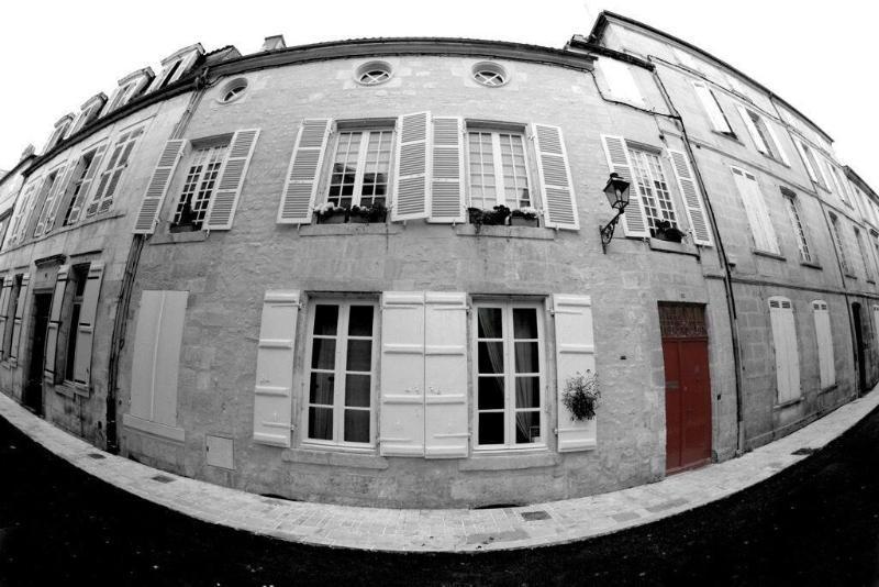 La Porte Rouge Chambres Dhotes Saintes Exterior photo